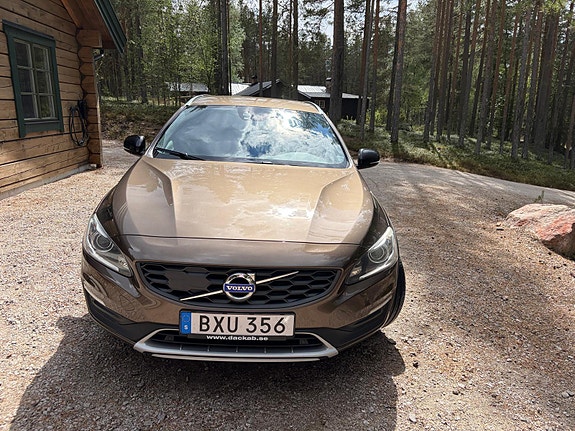 Volvo V60 Cross Country 3 of 5
