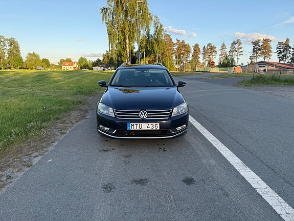 Volkswagen Passat 2 of 5