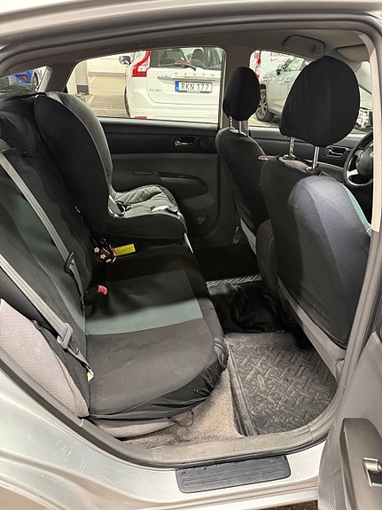 Toyota Prius 2 of 5