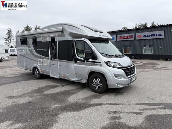 Adria MATRIX M 670 SC Jubileumsmodell Queenbed -16