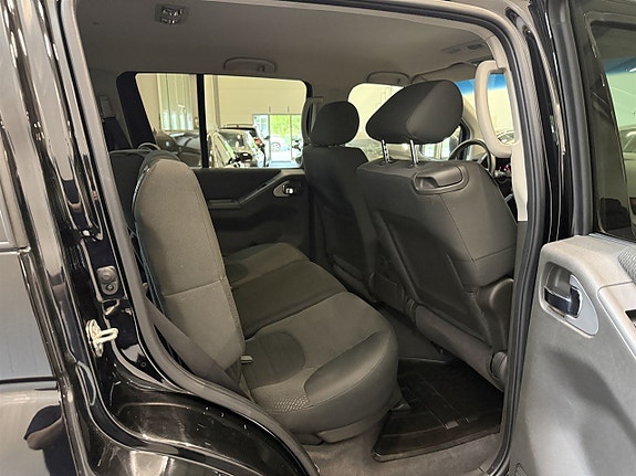 Nissan Pathfinder 10 of 21