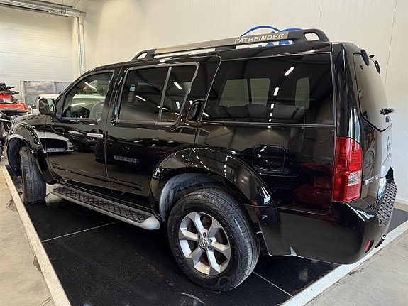 Nissan Pathfinder 2 of 21
