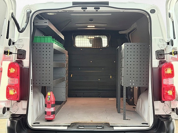 Peugeot e-Expert 13 of 24