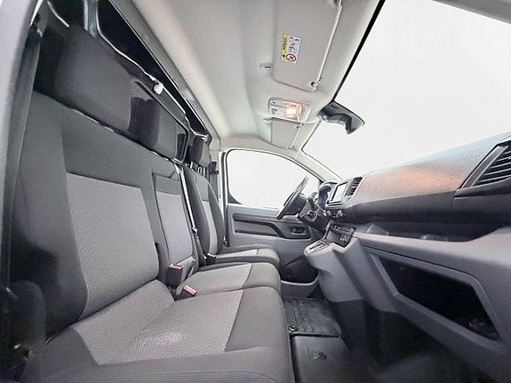 Peugeot e-Expert 16 of 24