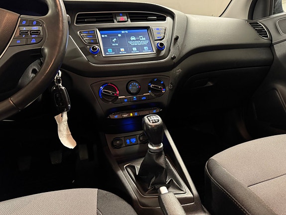 Hyundai i20 11 of 17