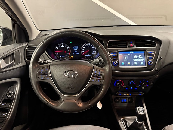Hyundai i20 8 of 17