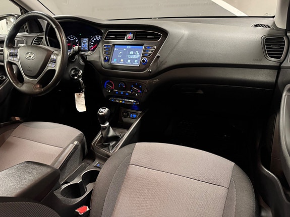 Hyundai i20 10 of 17