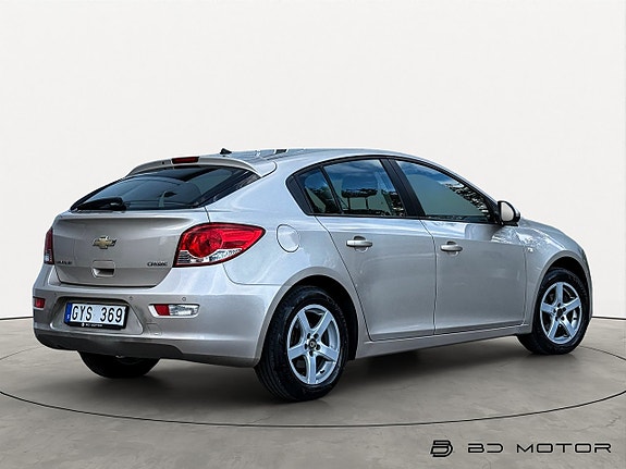 Chevrolet Cruze 3 of 5