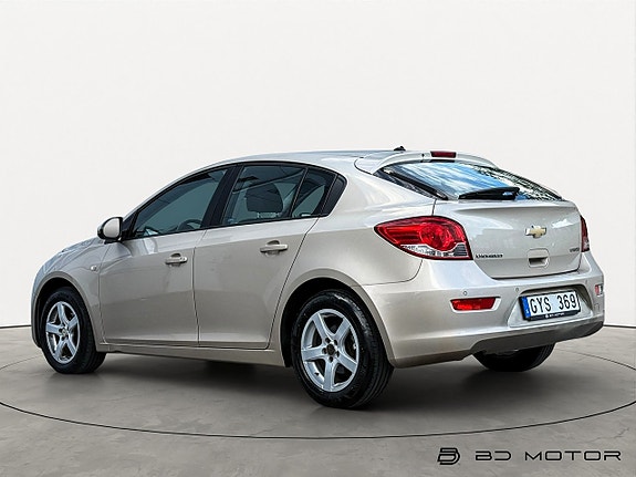 Chevrolet Cruze 7 of 15