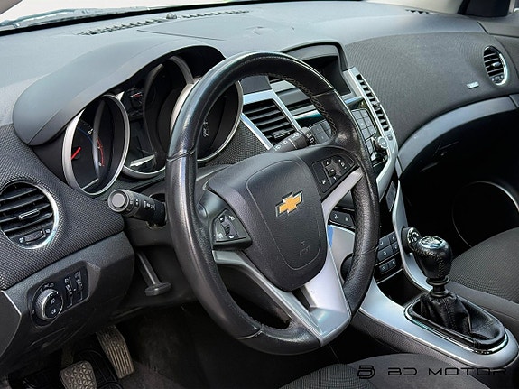Chevrolet Cruze 10 of 15