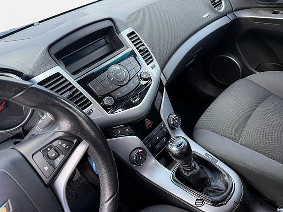 Chevrolet Cruze 13 of 15