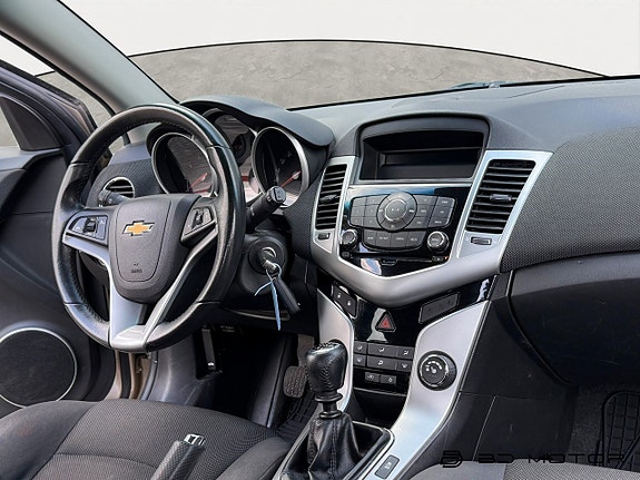 Chevrolet Cruze 14 of 15