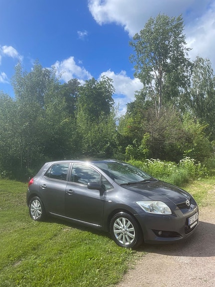 Toyota Auris 4 of 5