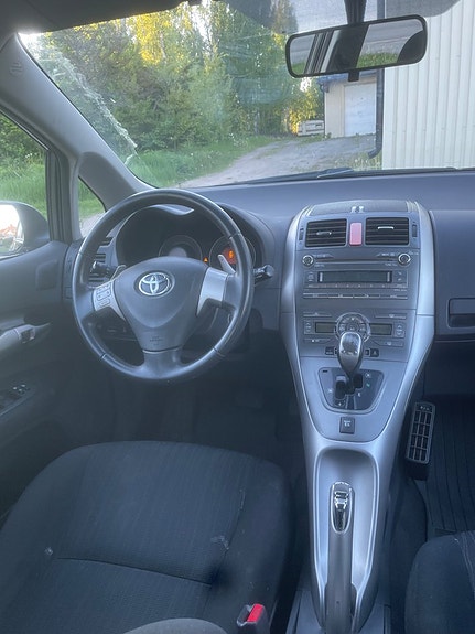 Toyota Auris 7 of 14