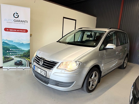 Volkswagen Touran 3 of 5