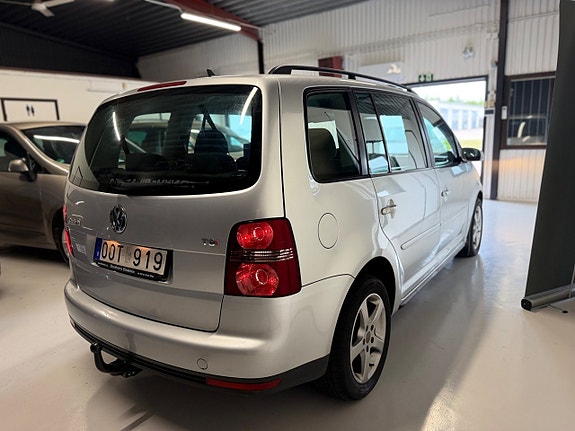 Volkswagen Touran 9 of 15