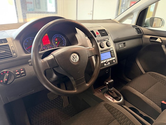 Volkswagen Touran 10 of 15