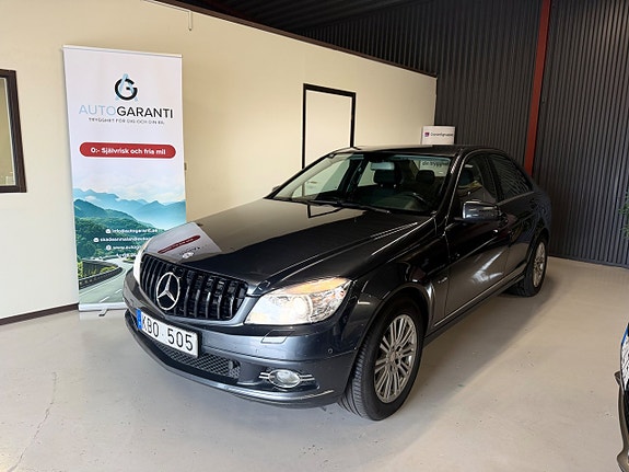 Mercedes-Benz C220 3 of 5