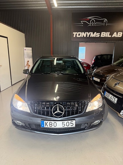 Mercedes-Benz C220 2 of 5