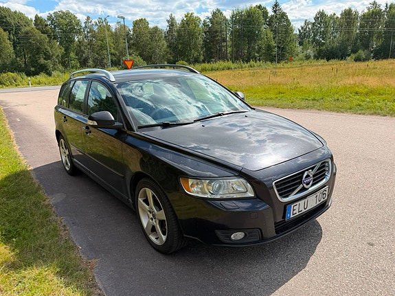 Volvo V50 2 of 19