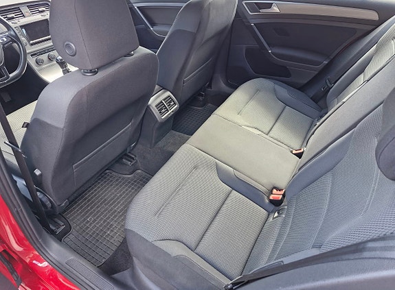 Volkswagen Golf VII 4 of 8