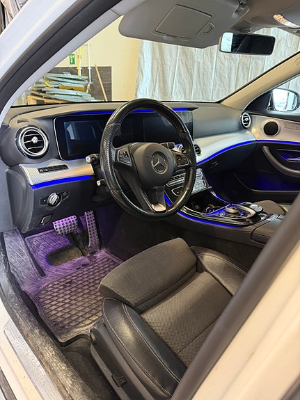 Mercedes-Benz E220 d 3 of 5