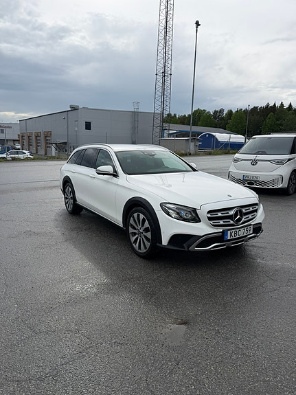 Mercedes-Benz E220 d 2 of 5