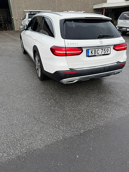 Mercedes-Benz E220 d 5 of 5