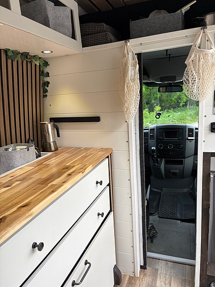 Mercedes-Benz Sprinter 16 of 16