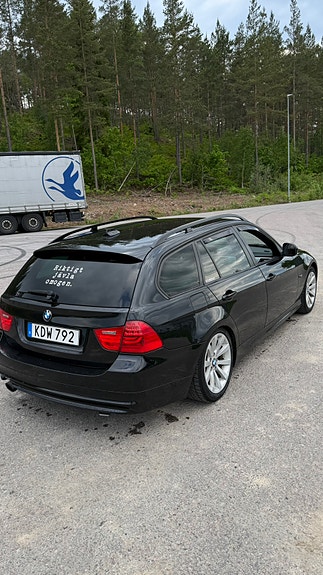 BMW 320d 4 of 5