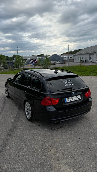 BMW 320d 3 of 5