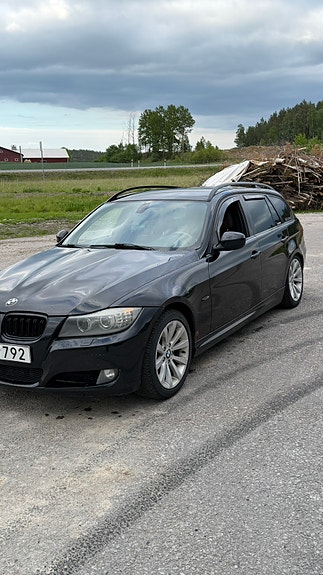 BMW 320d 2 of 5