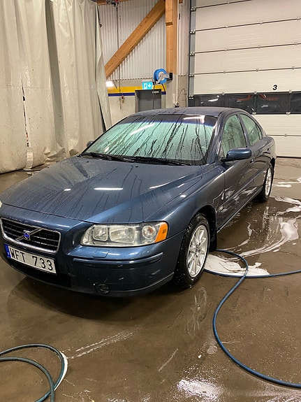 Volvo S60 4 of 5