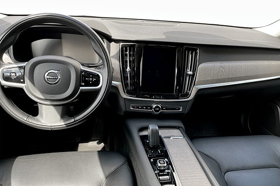 Volvo V90 Cross Country 4 of 5