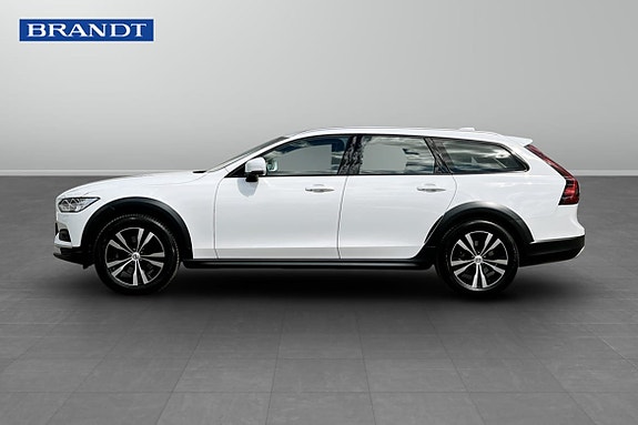 Volvo V90 Cross Country 3 of 5