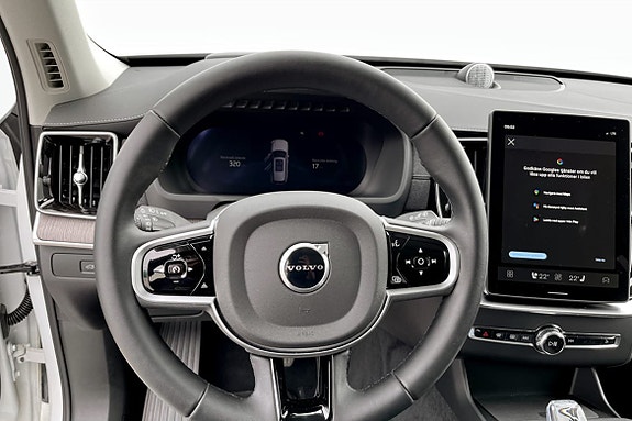 Volvo XC90 7 of 9