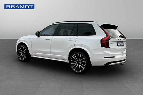 Volvo XC90 2 of 5