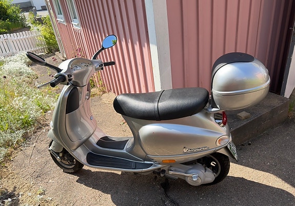 Piaggio Vespa ET4 150 3 of 5