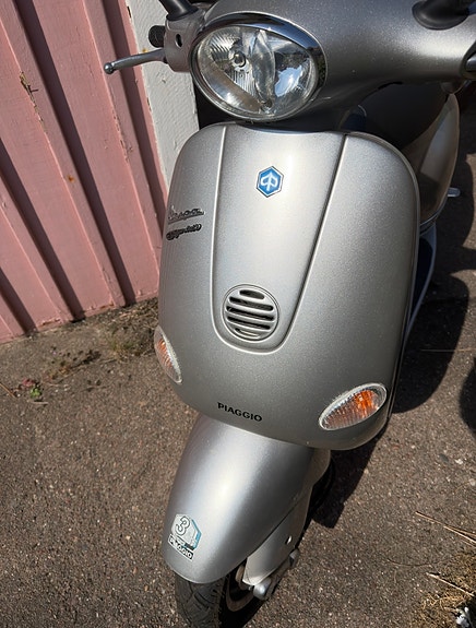 Piaggio Vespa ET4 150 4 of 5