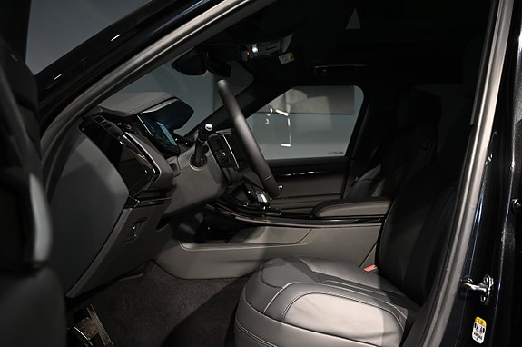 Land Rover Range Rover Sport 11 of 22