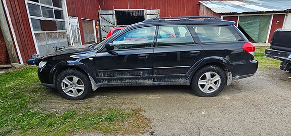 Subaru Outback 2 of 4