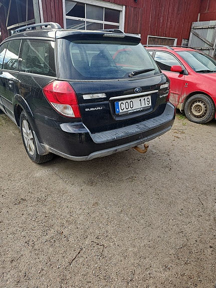 Subaru Outback 3 of 4
