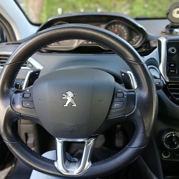 Peugeot 2008 3 of 5