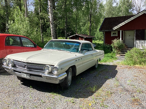 Buick Le Sabre 2 of 5