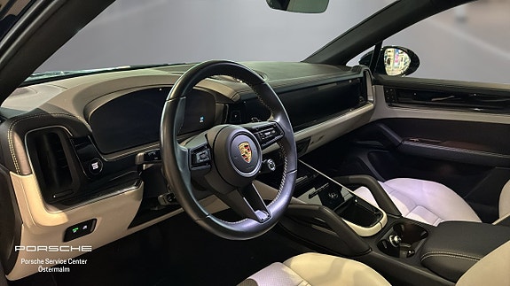Porsche Cayenne 3 of 5