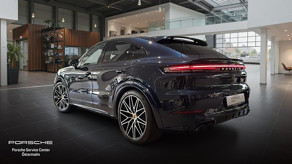 Porsche Cayenne 2 of 5