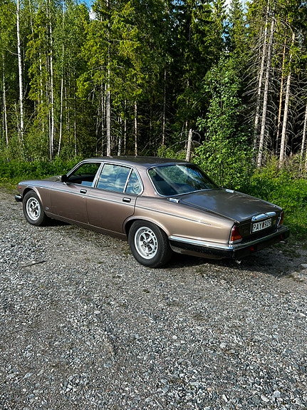 Daimler Sovereign 2 of 5