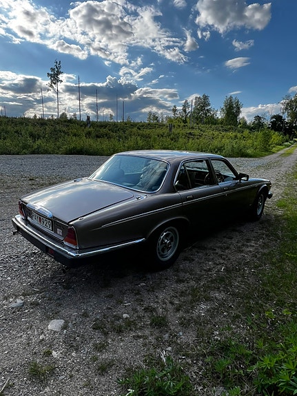 Daimler Sovereign 4 of 5