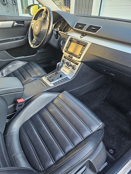 Volkswagen Passat Alltrack 3 of 5