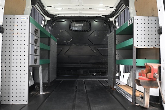 Ford Transit Custom 11 of 30